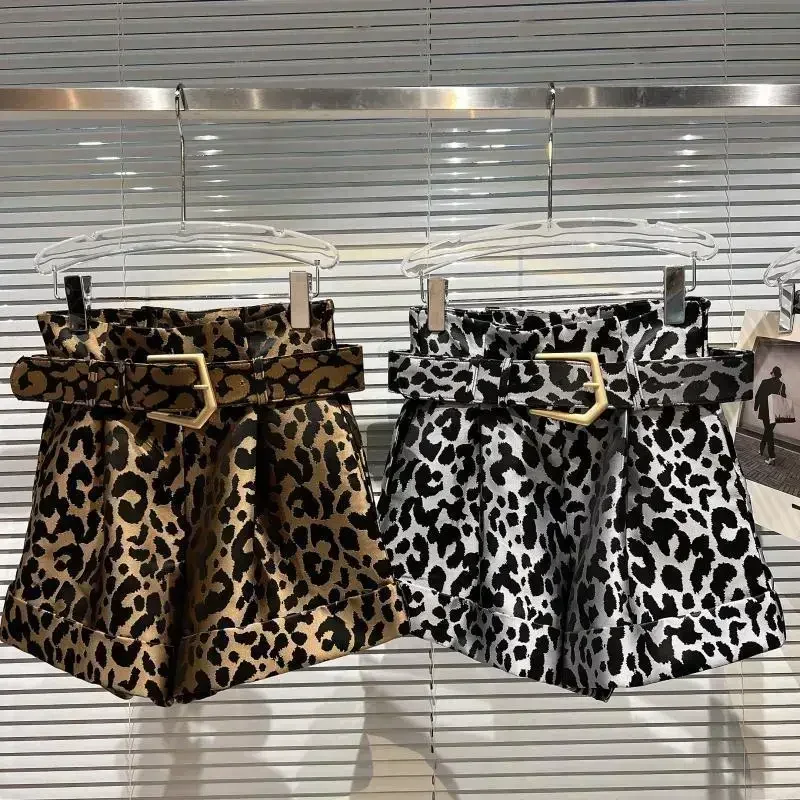 2024 Women's Spring New Metal Belt Leopard Print Celebrity High Waist Three-point Wide Leg Shorts