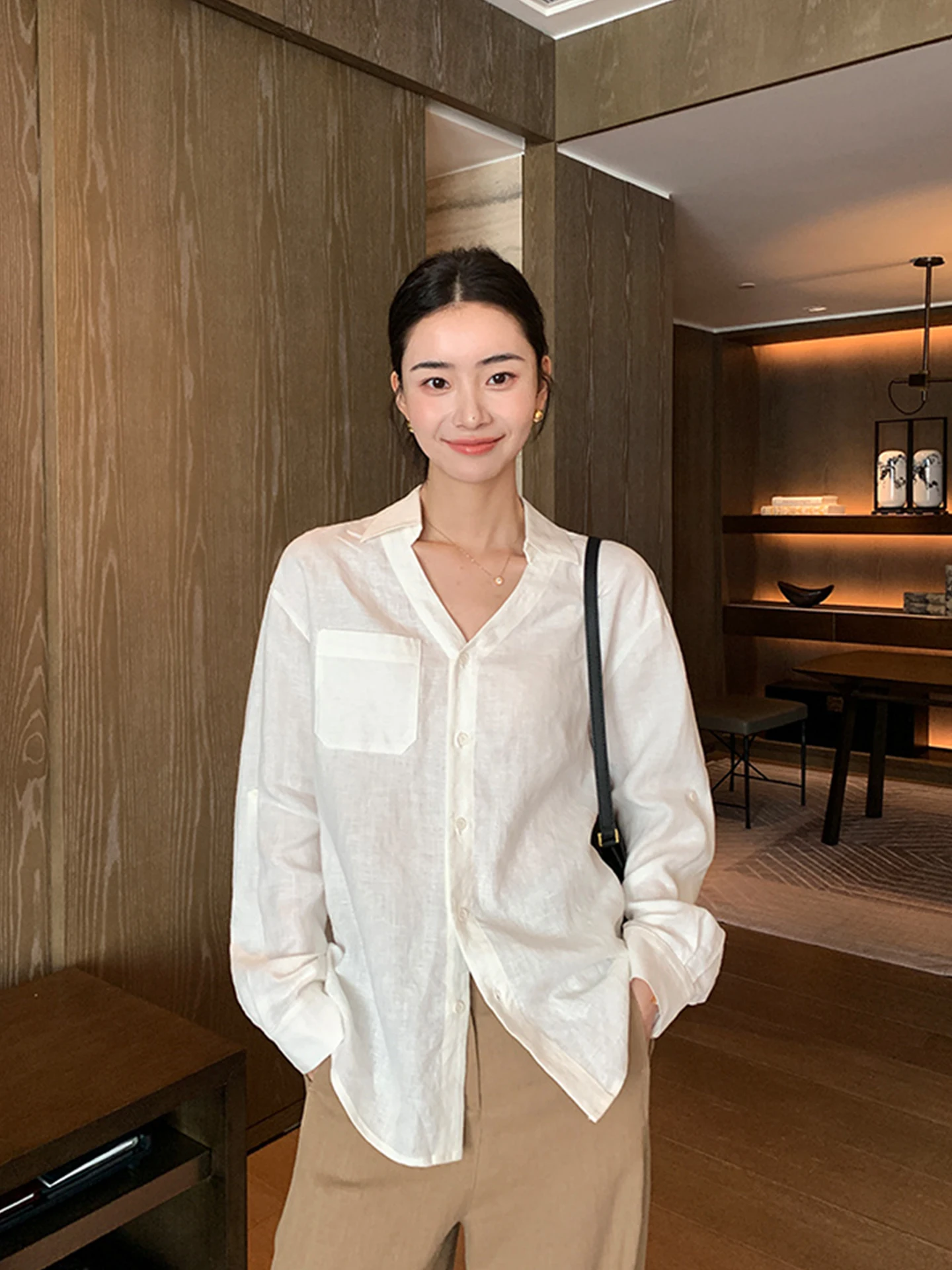 

Уникальная повседневная свободная женская рубашка с длинным рукавом на одной пуговице, однотонная, для работы, модная, легкая, летняя, стильная.