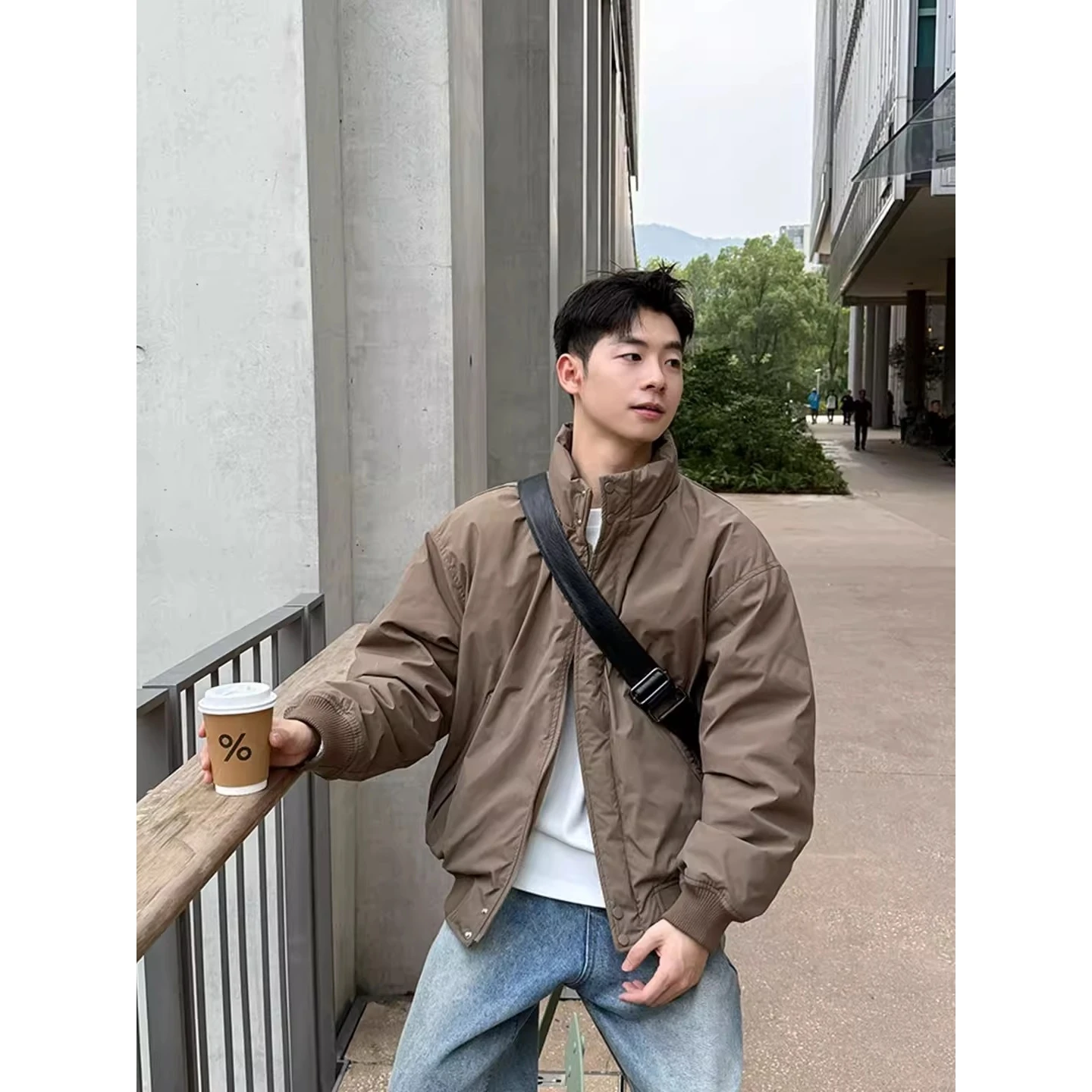 

Мужская зимняя куртка свободного кроя с воротником-стойкой, утепленная, плотная (250 г/м²), модная, молодежная, из полиэфирного волокна