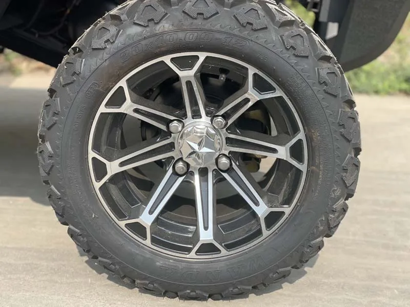 عربة جولف كهربائية مرفوعة من QIFAN مع بطارية 2 4 6 مقاعد 4x4 للطرق الوعرة OEM