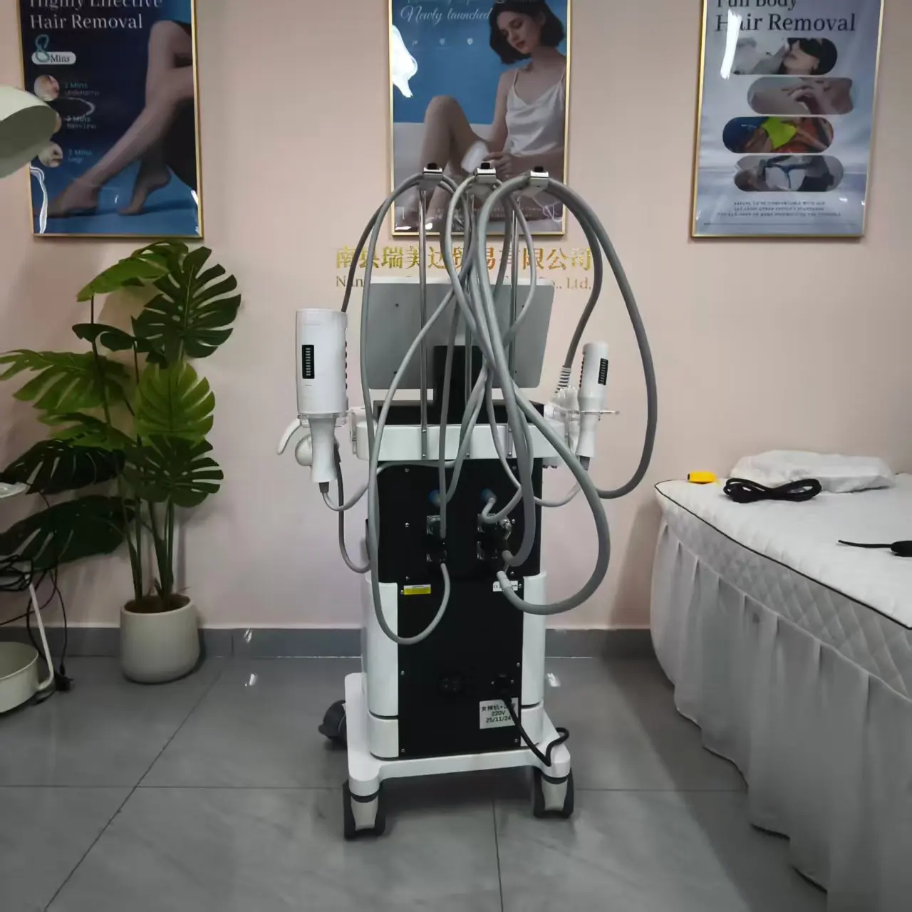 

Venus Legacy Cavitation Roller Slimming Machine Fat Burning Skin Tightening Fat Reduction Facial Radiofrequency Tip Slimming