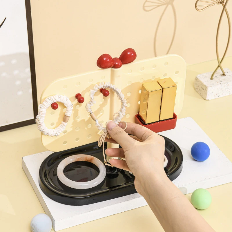 رف تخزين بسيط من بيجبورد لتخزين المفاتيح والمجوهرات والخواتم والأساور وتخزين طاولة الزينة وتخزين مستحضرات التجميل.