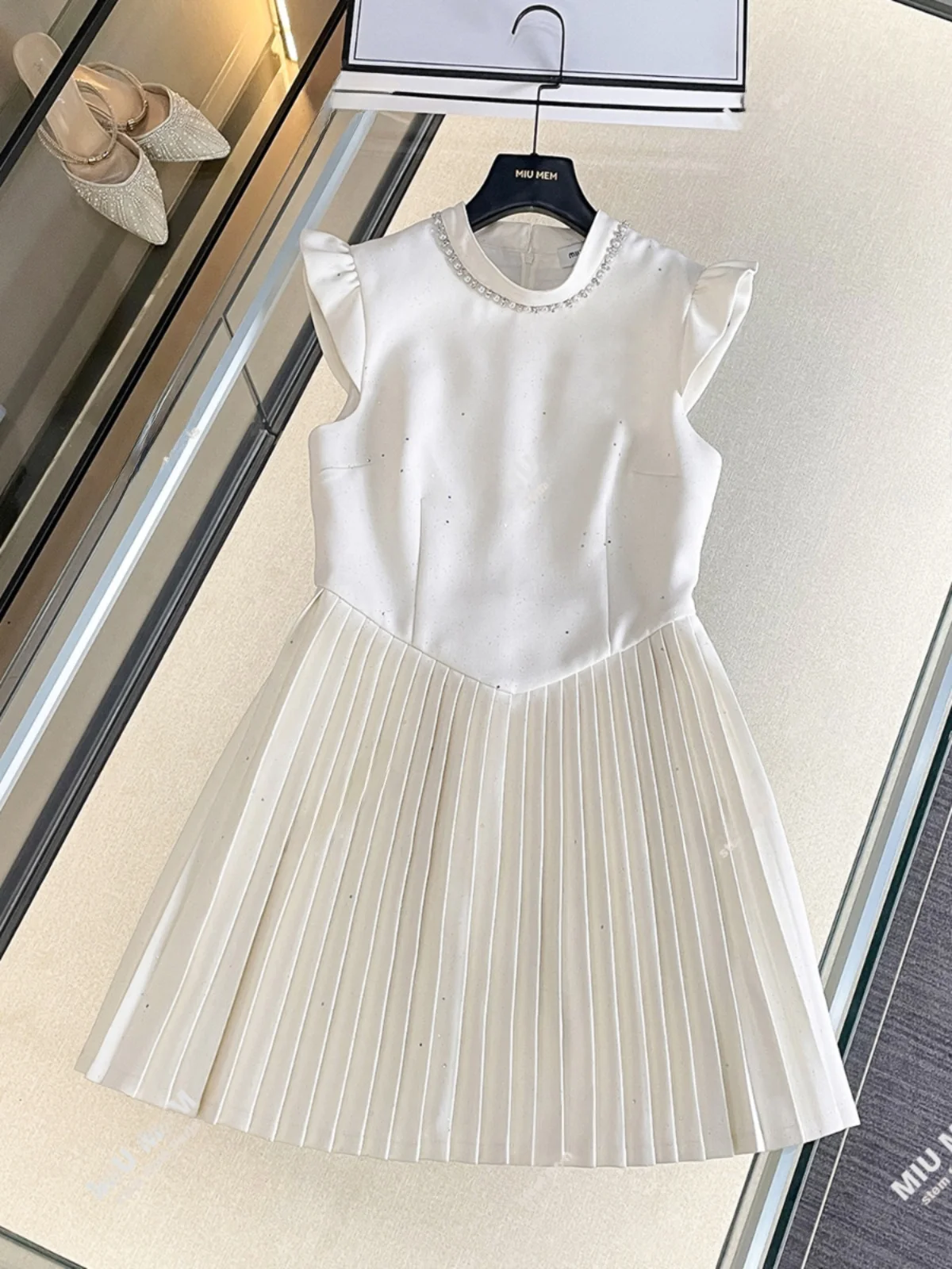 

Элитное осеннее женское платье South Oil с жемчужной отделкой, вставками из страз, юбкой с разрезами и рукавами-фонариками в китайском стиле