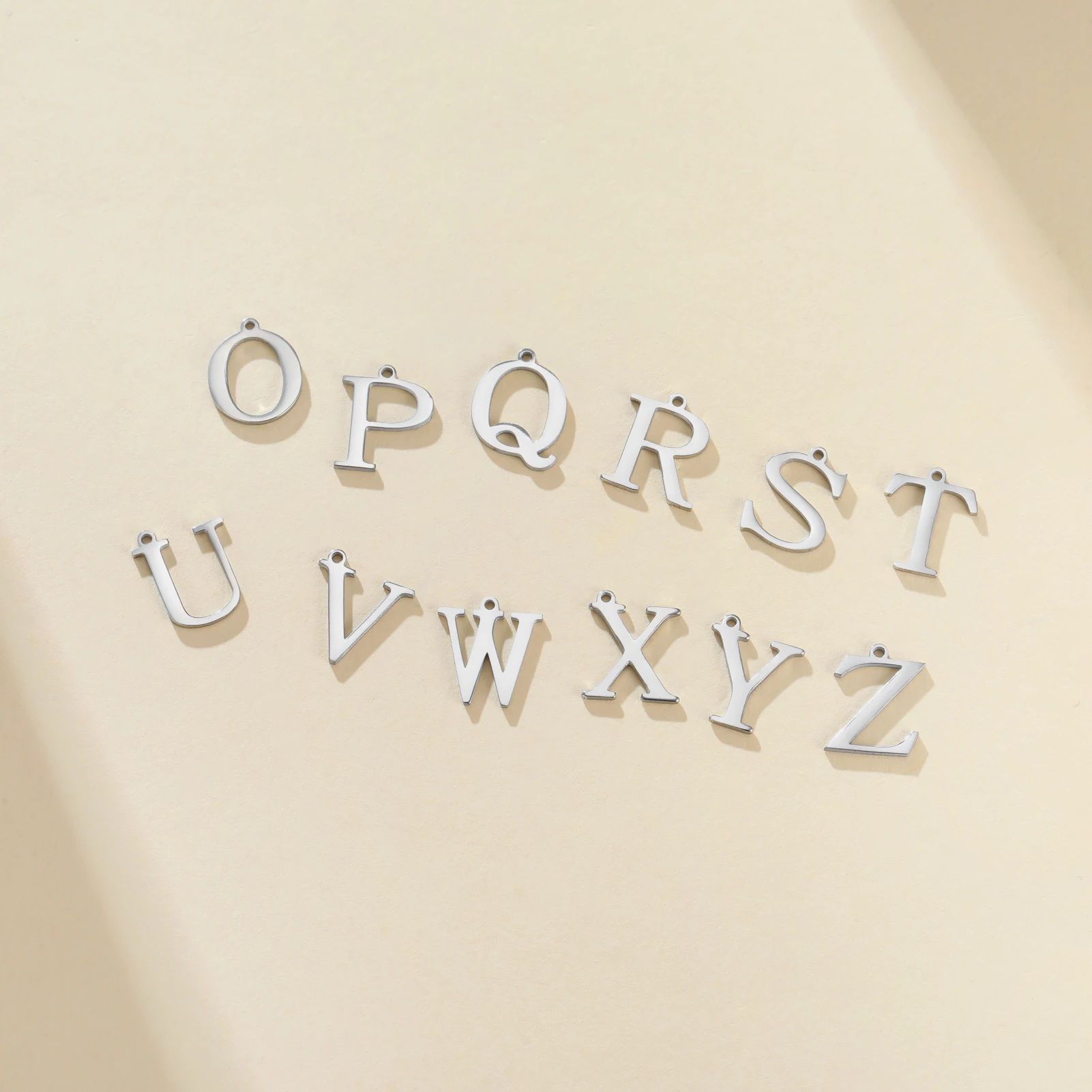 Skyrim 5 Stück/Set A-Z Initialen-Buchstaben-Anhänger aus Edelstahl in Goldfarbe, DIY-Alphabet-Anhänger für Halsketten, Armbänder und Schmuckherstellung – Detail 3