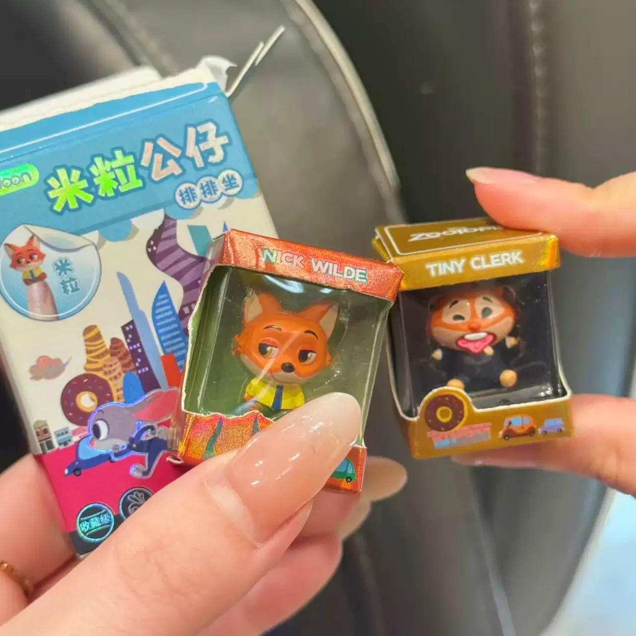

Zootopia Collectible Toy Figurine Trendy Blind Box Character Hugging Rice Grain Pendant Mini Scene Decoration