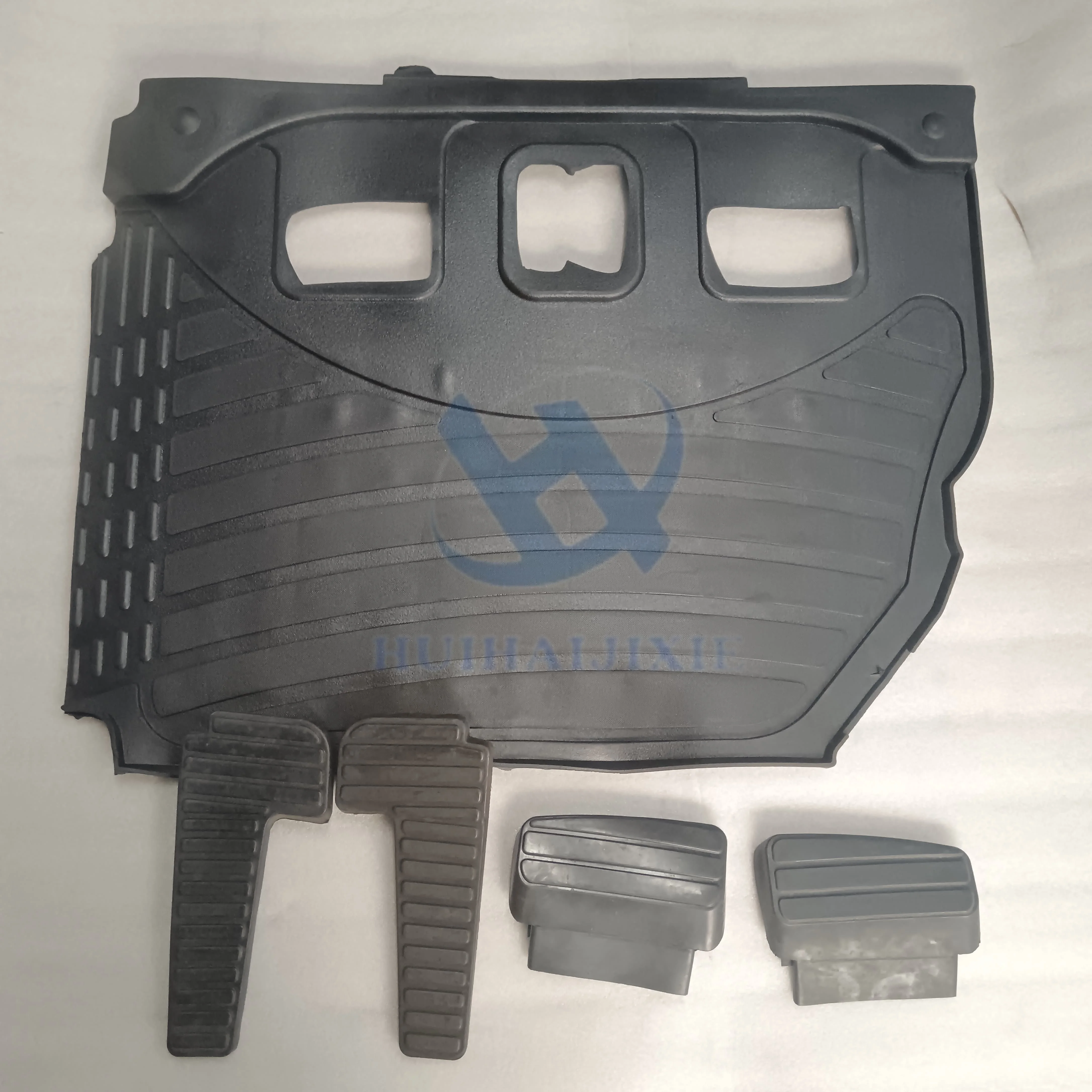 Piso da cabine para DH220-7 DH225-7 DH300 Terex 225 Escavadeira Piso de borracha Tapete Peças sobressalentes para descanso de caminhada