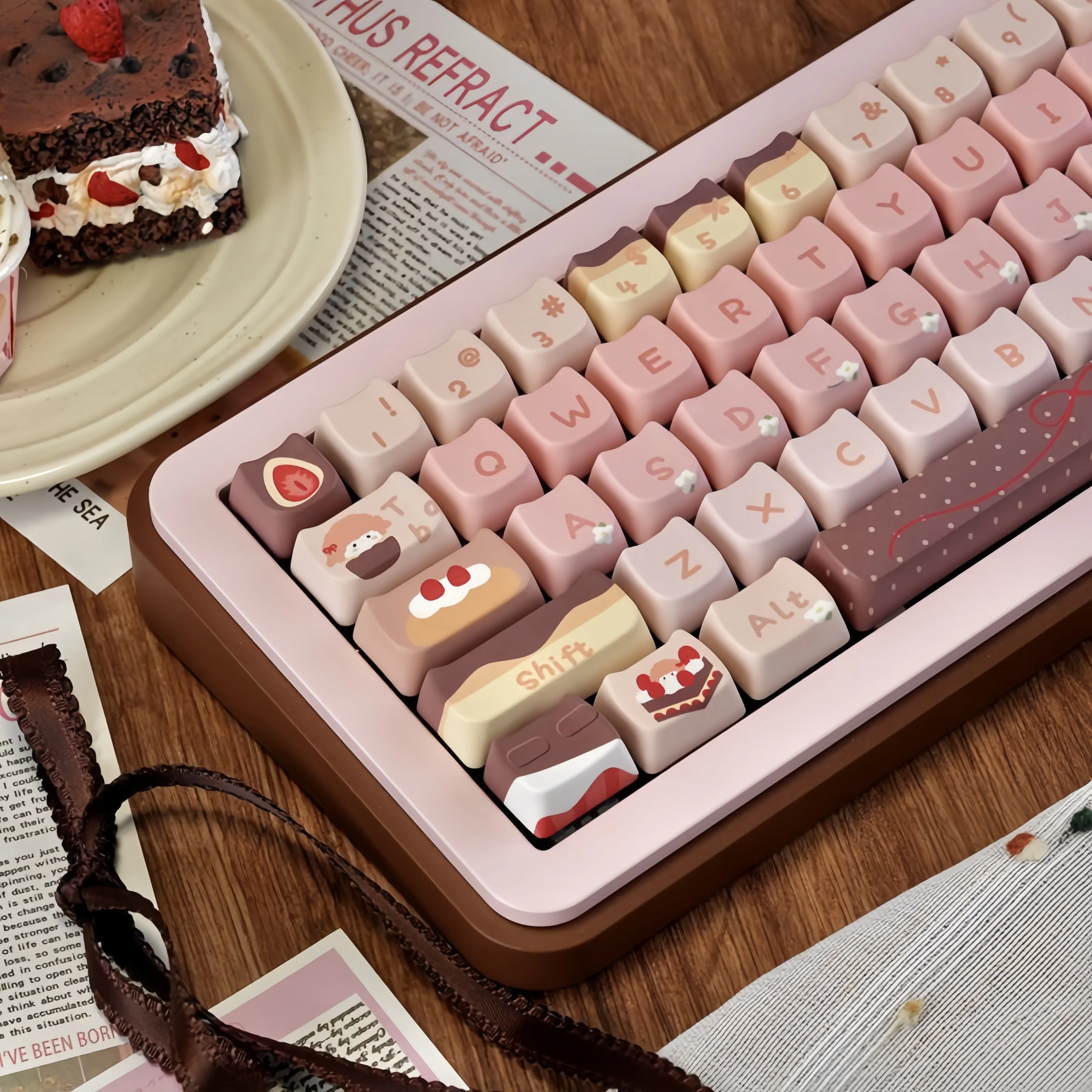 Strawberry Chocolate MAO Profile Custom Keycap Set 130 Keys Five Side Dye Sub PBT Keycaps for MX Switch Mechanical Keyboard