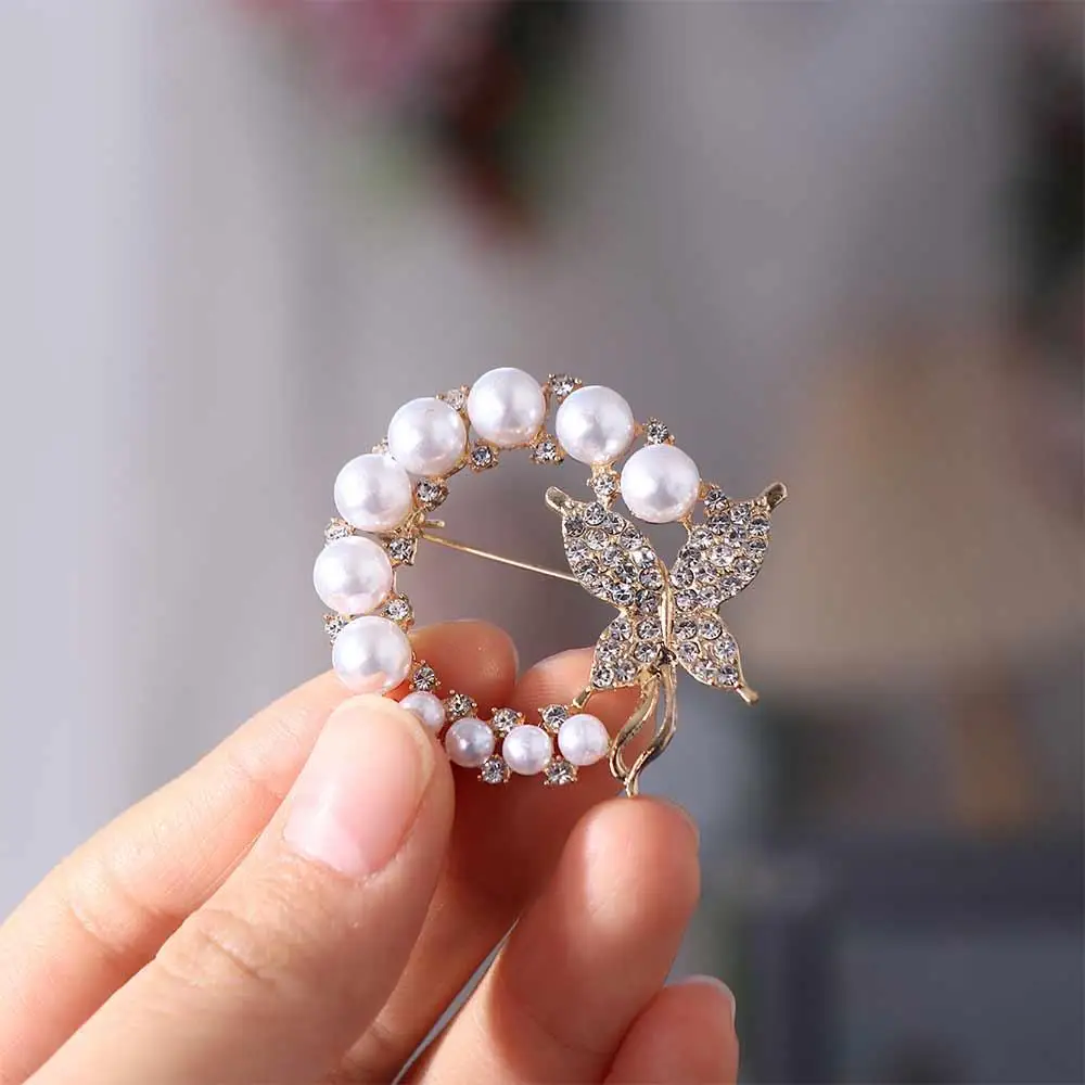 Baroque Circle Butterfly Brooch Elegant Rhinestone Wreath Butterfly Brooch Personality Fashion Rhinestone Circle Brooches Girls
