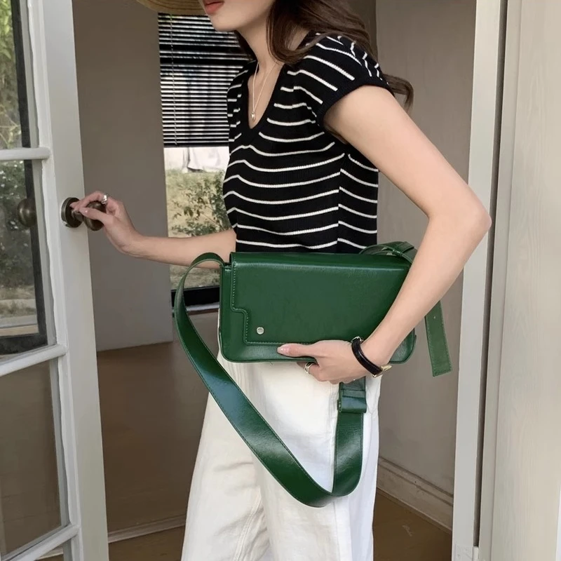 Fashionable Unisex Envelope Crossbody Shoulder Bag with Minimalist Large Square Casual Flap Purse Bags PU Leather Messenger Bag