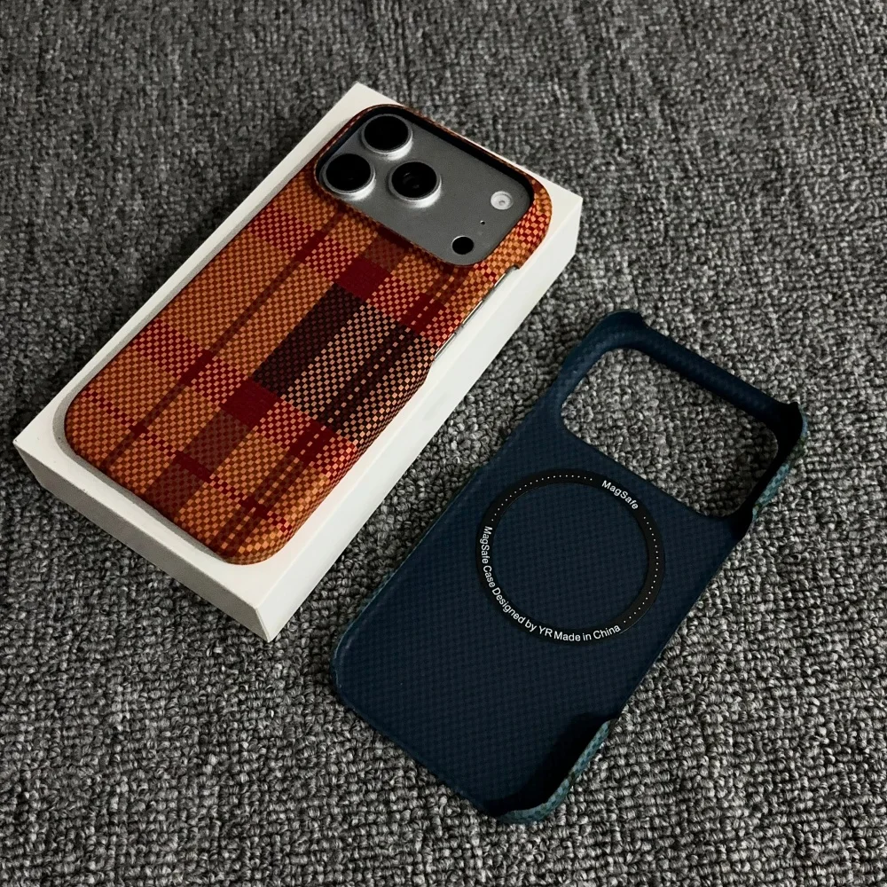 Funda magnética de carga inalámbrica con medio marco esmerilado de fibra de carbono y rejilla de kevlar para iPhone 17 16 15 14 13 12 Pro Max