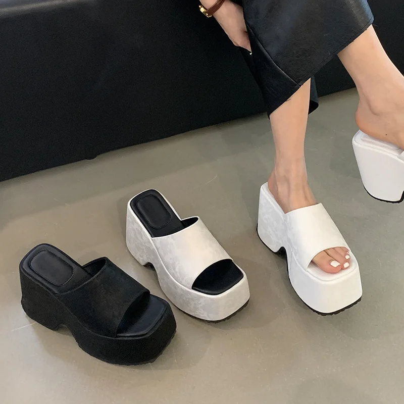 Zapatos de punta cuadrada para mujer, Zapatillas de casa de talla grande, plataforma baja, tacones altos de verano, goma, tela de PU, pezuña de plástico, 2024