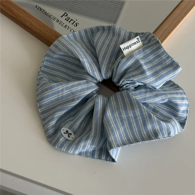 Blaue Einfarbige Seiden-Haarbänder Koreanische Mode Gestreifte Mädchen-Scrunchies Elastisches Großes Haargummi Accessoire