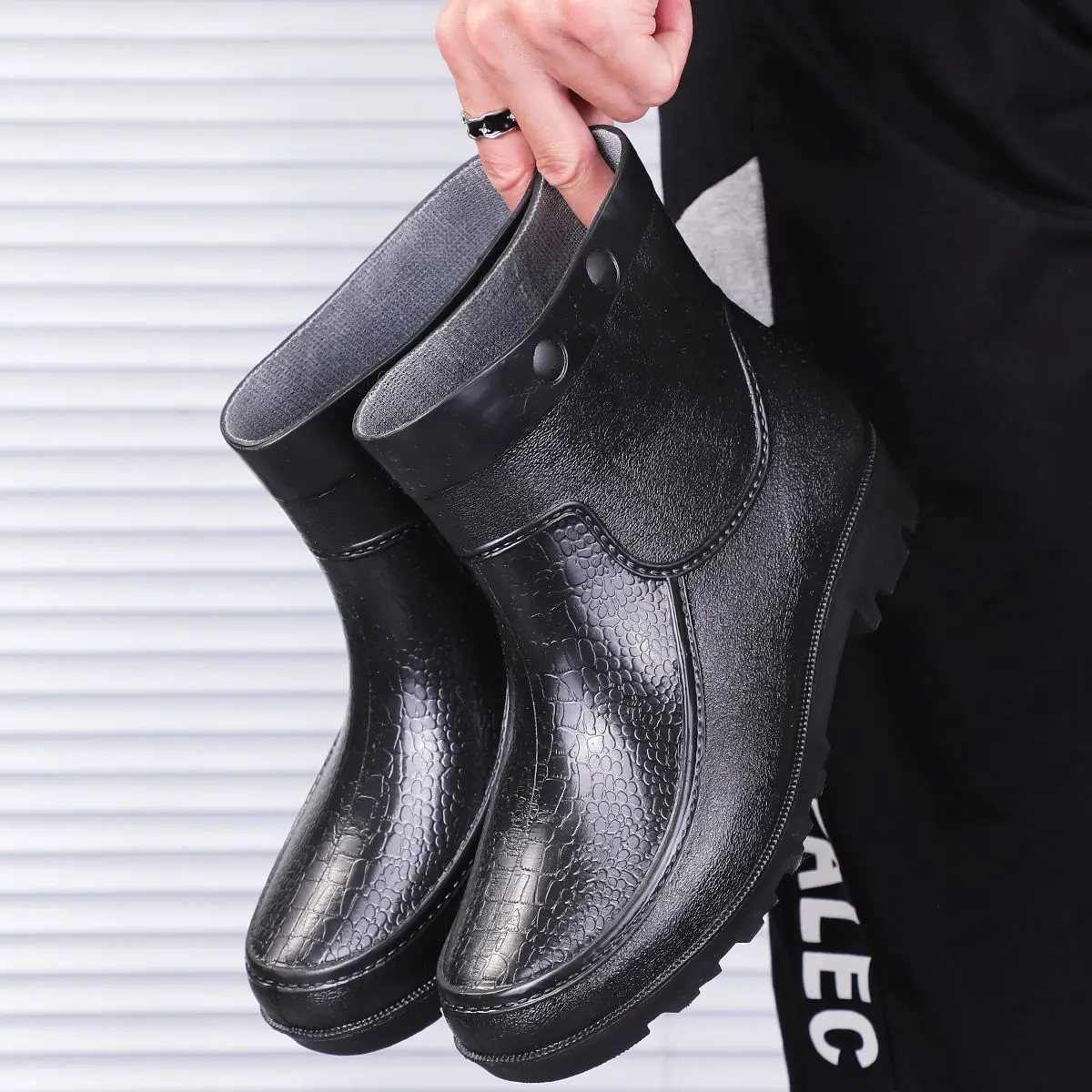 Men's Labor Protection Short Thickened Industrial Rain Boots Warm Waterproof Anti-Slip Wear-Resistant Drawstring Water Shoes