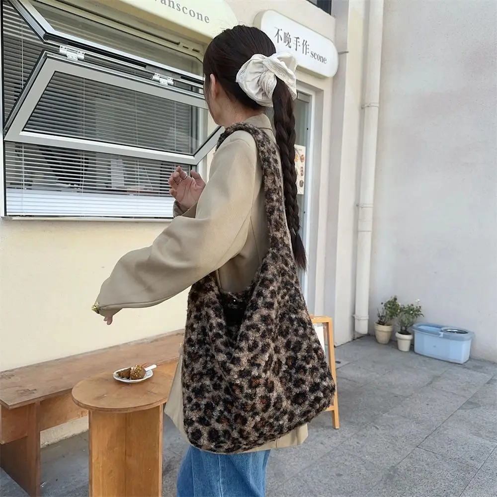 Lamb Wool Leopard Print Shoulder Bag Large Capacity Korean Style Vacation Tote Bag Solid Color Office Worker Tote Shoulder Bag