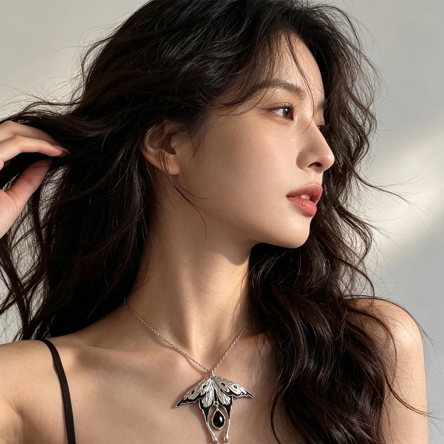 Dark Gothic Moth Resin Pendant Necklace Chic Vintage Luxury Unique Collarbone Jewelry Hand Painted Enamel Women