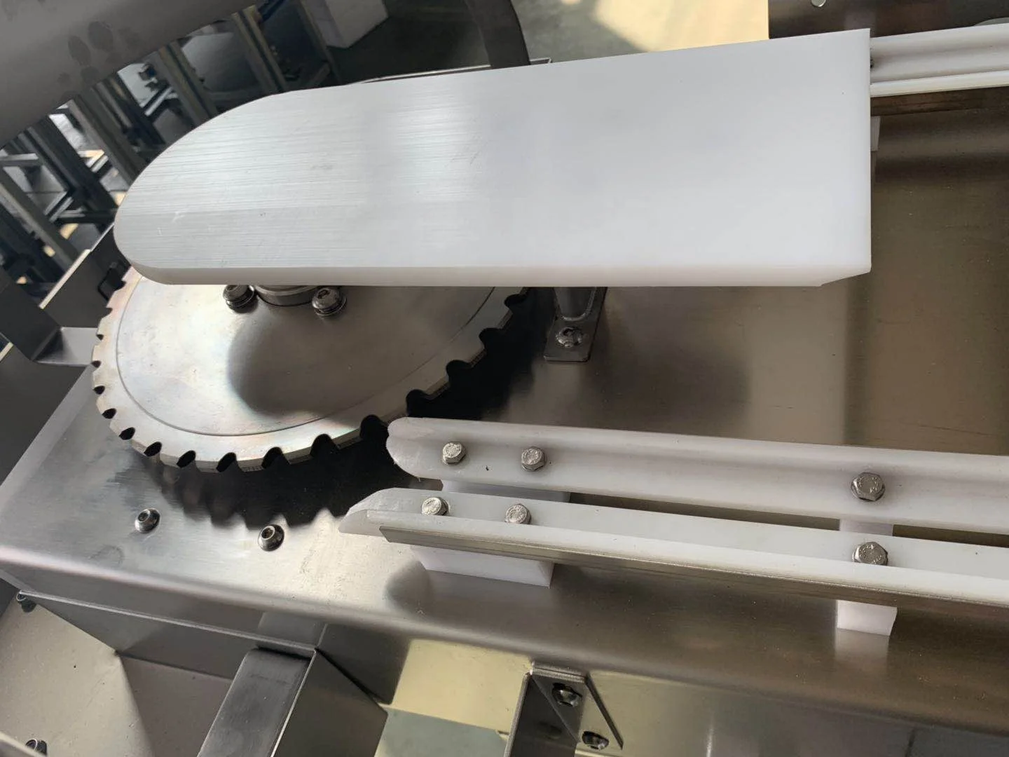 Macchina per la classificazione dei pesi con smistamento automatico