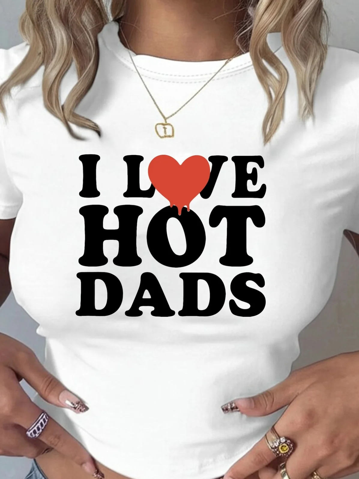 I LOVE HOT DADS Slogan with Red Heart Print White Crew Neck Short Sleeve Top Harajuku Short Sleeve Casual Aesthetic Clothes
