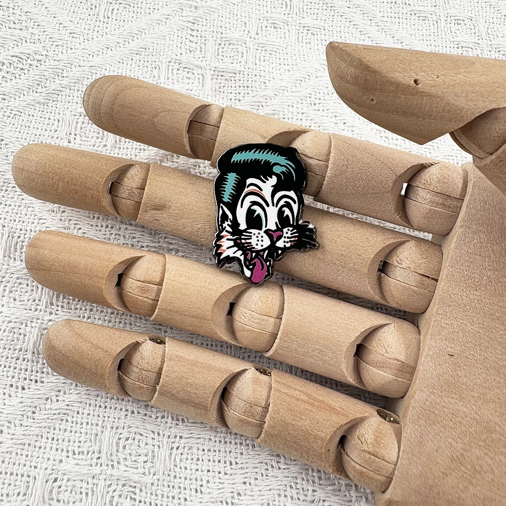 Stray Rock Cats Band-inspirierte Emaille-Pin, Greaser Americana Katzen-Tattoo-Muster Brosche, Geschenk für Musikfans, Abzeichen, Accessoires, Sammlerstück – Detail 5