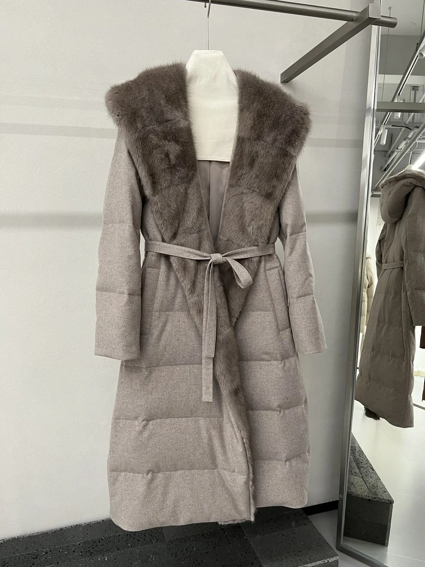 2026 Winter New High-Quality Fashionable Retro Classic Wool And Goose Down Long Coat For Women, 10% Mulberry Silk, 90% Wool