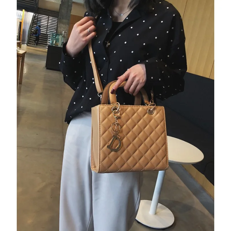 

New Fashion Luxury Design Tote Bags for Women Trending Lingge Chain Style Versatile as Handbags Shoulder Bags & Crossbody Purse