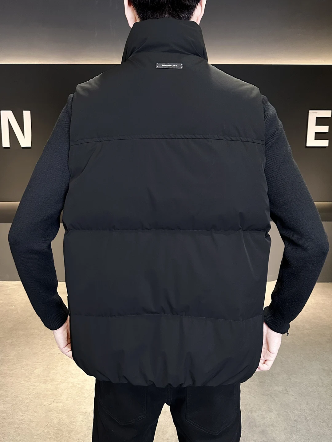 

Мужской пуховый жилет свободного кроя: теплая легкая верхняя одежда из полиэстера, молодежный стиль, на молнии, для повседневной носки