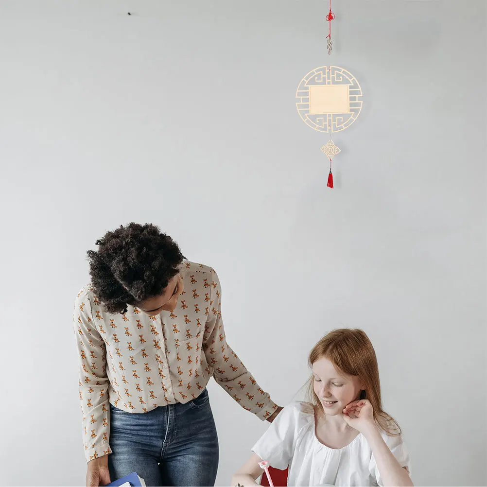 2 قطعة قلادة خشبية على الطراز الصيني شرائح خشبية غير مكتملة ذاتية الصنع مع ثقوب لوحة جدار مهرجان الربيع