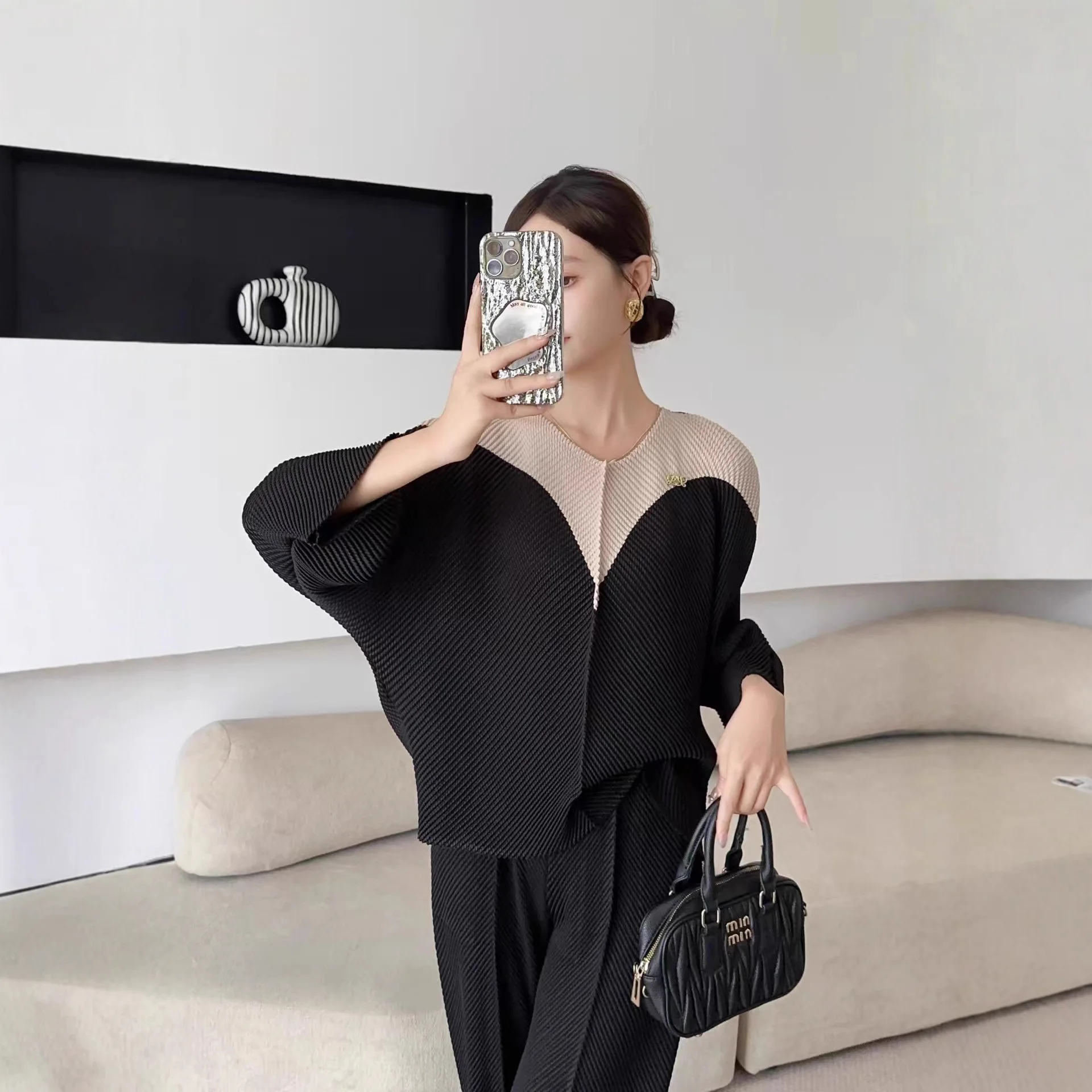 

Miyake O Neck Heavy Industry Fish Scale Плиссированный топ с рукавами «летучая мышь» для женщин осенью Повседневная универсальная свободная эластичная футболка