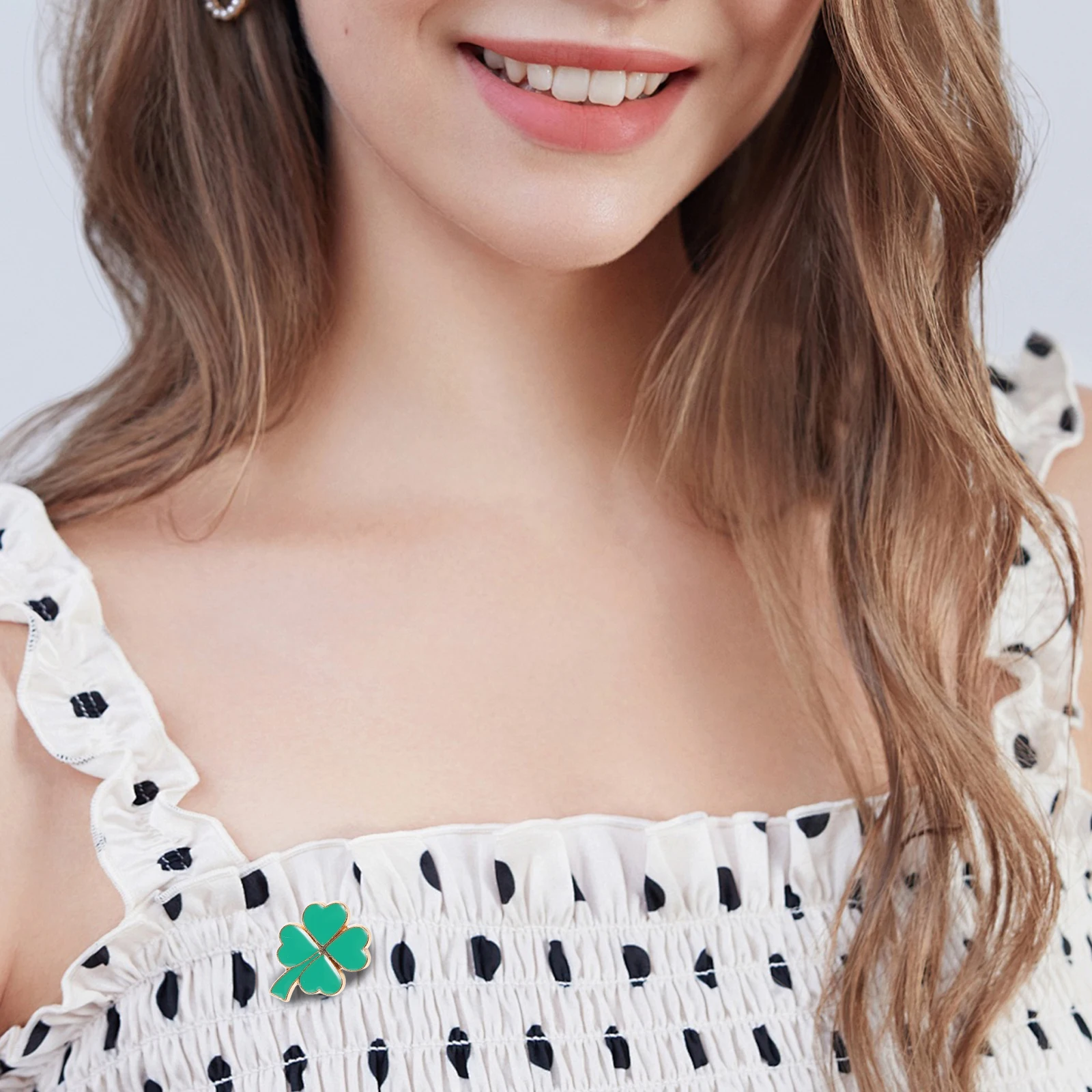 

4Pcs Shamrock Lapel Pin Cute Alloy Brooch Badge for St Patricks Day Holiday Valentine's Day Decorative Pins Hawaiian Brooch Pins