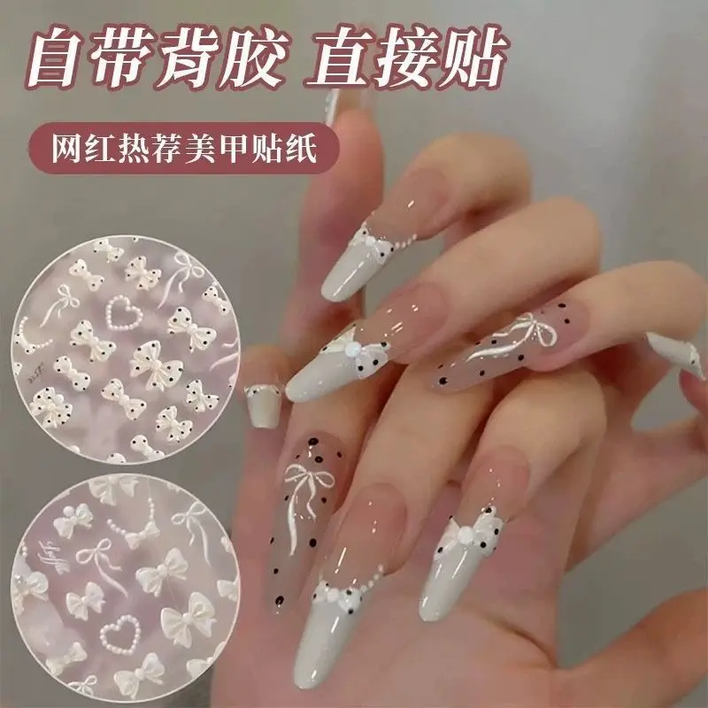 Weiße Perlen-Schleife Französische Polka-Dot-Schleife Perlenherz Perlenkette 5D Nagelaufkleber Selbstklebende Nageldekoration Maniküre-Deko für Frauen – Detail 6