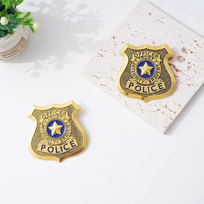 Broche de Anime Zootopia Judy Hopps, insignia de dibujos animados de Zootropolis, broche de Metal de policía, bolsa de ropa, Pin, accesorios, regalo de Navidad