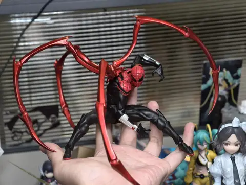 Фигурка Bandai Superior Spider-Man - детализированная коллекционная модель — изображение товара