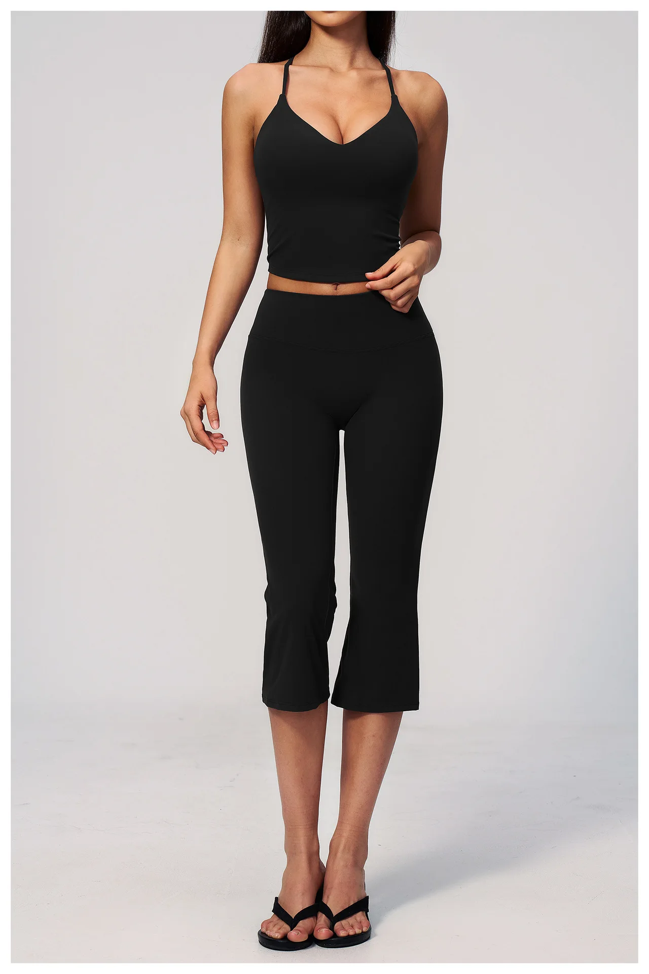 Woman Solid Yoga Set Seamless Breathable Skin-friendly Spaghetti Strap Bra Capri Flare Pants Gym Workout Outfit Femme