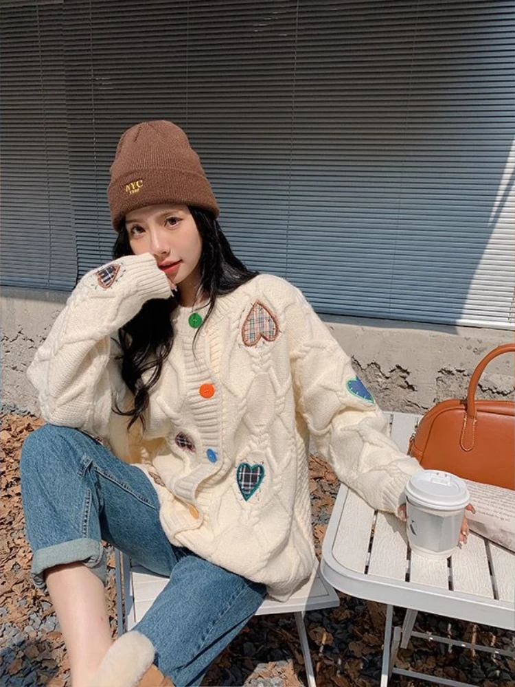 

Korobov Korean Vintage O Neck Long Sleeve Single Breasted Heart-shaped Embroidery All Match Knitted Cardigan