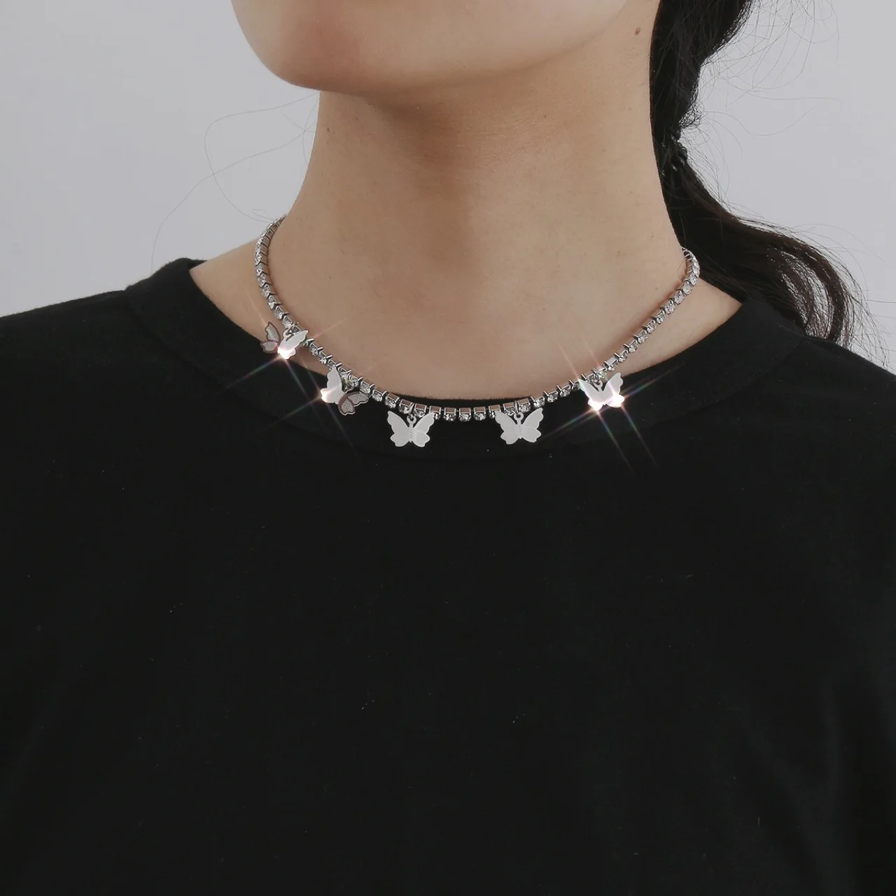 Simple and cold wind whole body stainless steel butterfly necklace female, temperament cold wind diamond collarbone chain neckla
