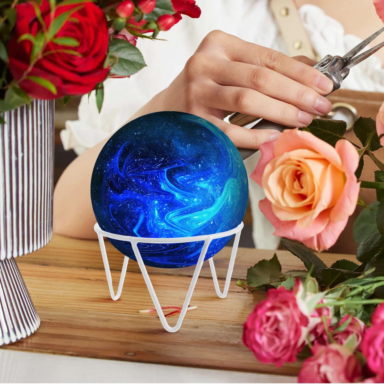 Metal Gazing Ball Stand Wrought Iron Sphere Holder 5.8 Inch Heavy Duty Gazing Globe Display Stand Garden Globe Rock Reflective