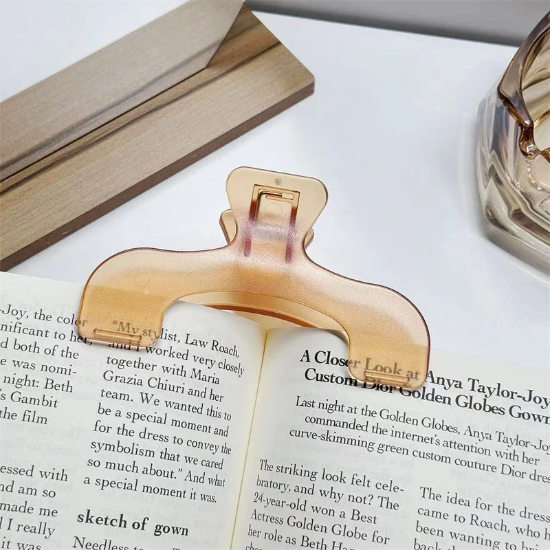 Transparent Plastic Large Book Clip Simple Reading Aid Fixed Book Holder Bookmarks Creative Design Practical Note Holder