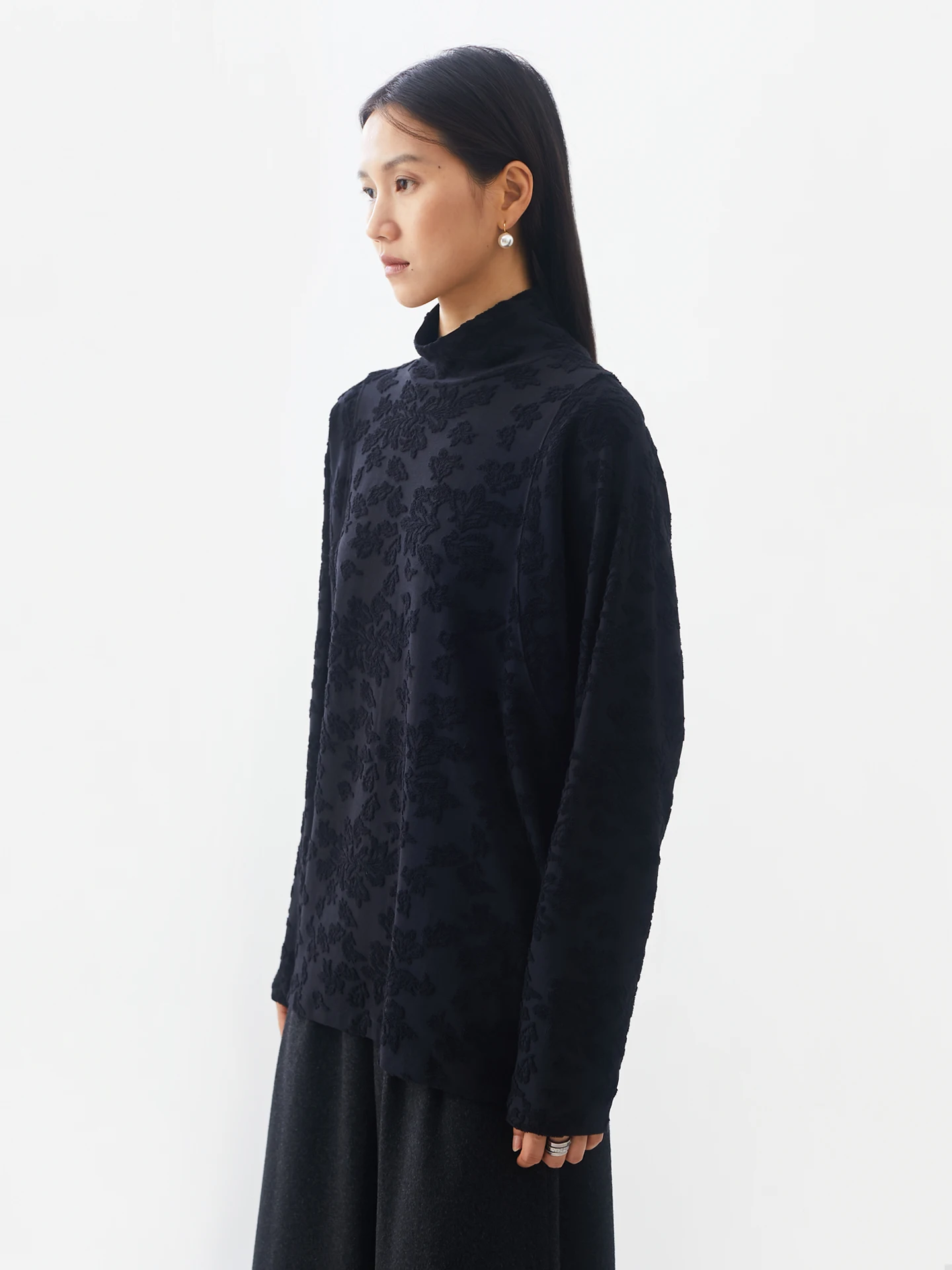 

Retro Sle Knitted High Collar Loose Women's Base Layer Top with Embroidered Flowers All-Match Autumn Winter New Faion Sli...