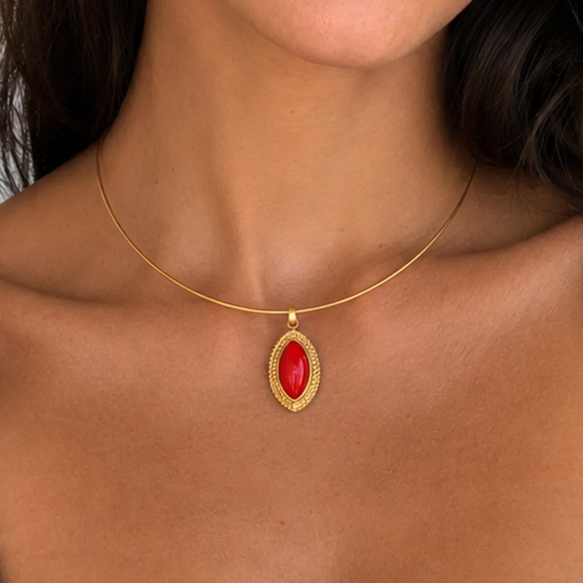 Ingemark Vintage Stainless Steel Oval Acrylic Pendant Necklace for Women Bohemia 18K Gold Plated Short Chokers Necklace Torques
