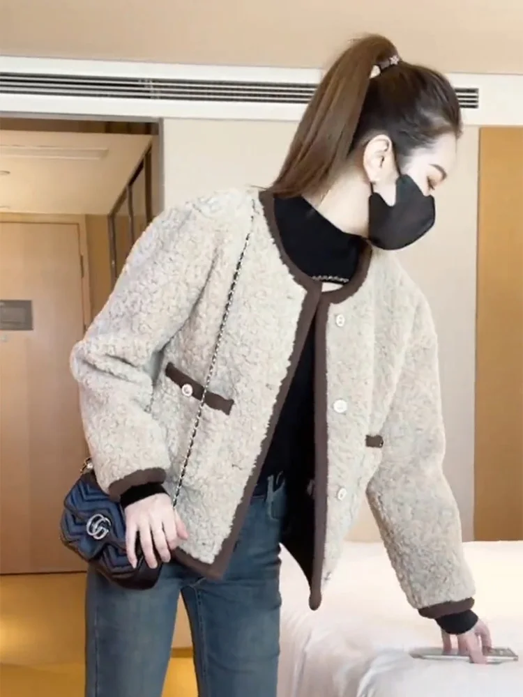 

Lamb Fur Jacket Women's Spring Autumn Thickened Color Block Leather Fur Integrated Short Jacket Small Size Top Luxury Style L...