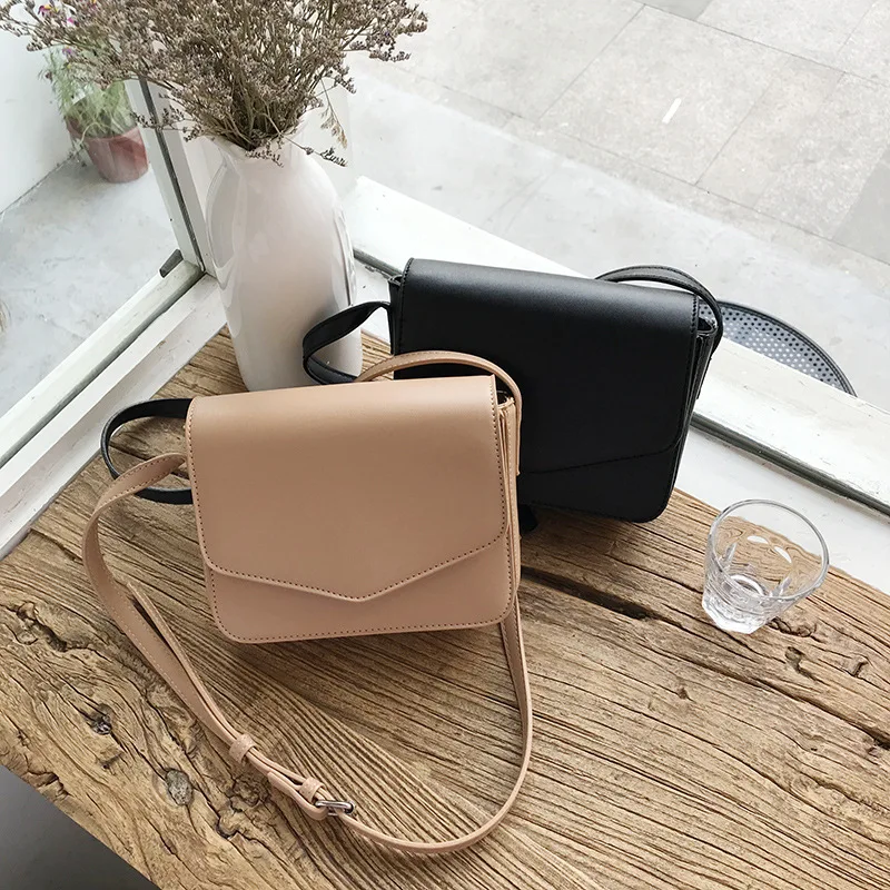 

2025 new small bag, Korean diagonal cross bag, Hong Kong style retro small square bag, simple and casual girl shoulder bag