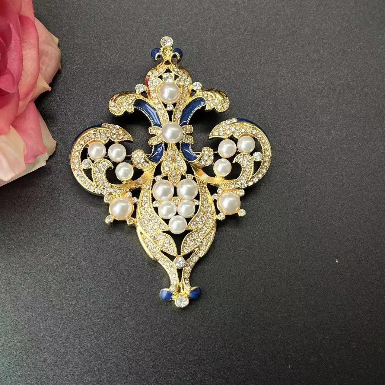 Vintage Iris Brooch European and American Baroque pearl Antique Flower Brooches Goldplated Jewelry For Women Accessories