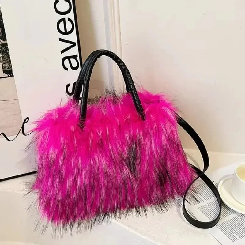 

Plush Velvet Sweet Crossbody Bag for Women Elegant Cute and High-end Tote Bag Autumn and Winter 2025 New Versatile Shoulder Bag