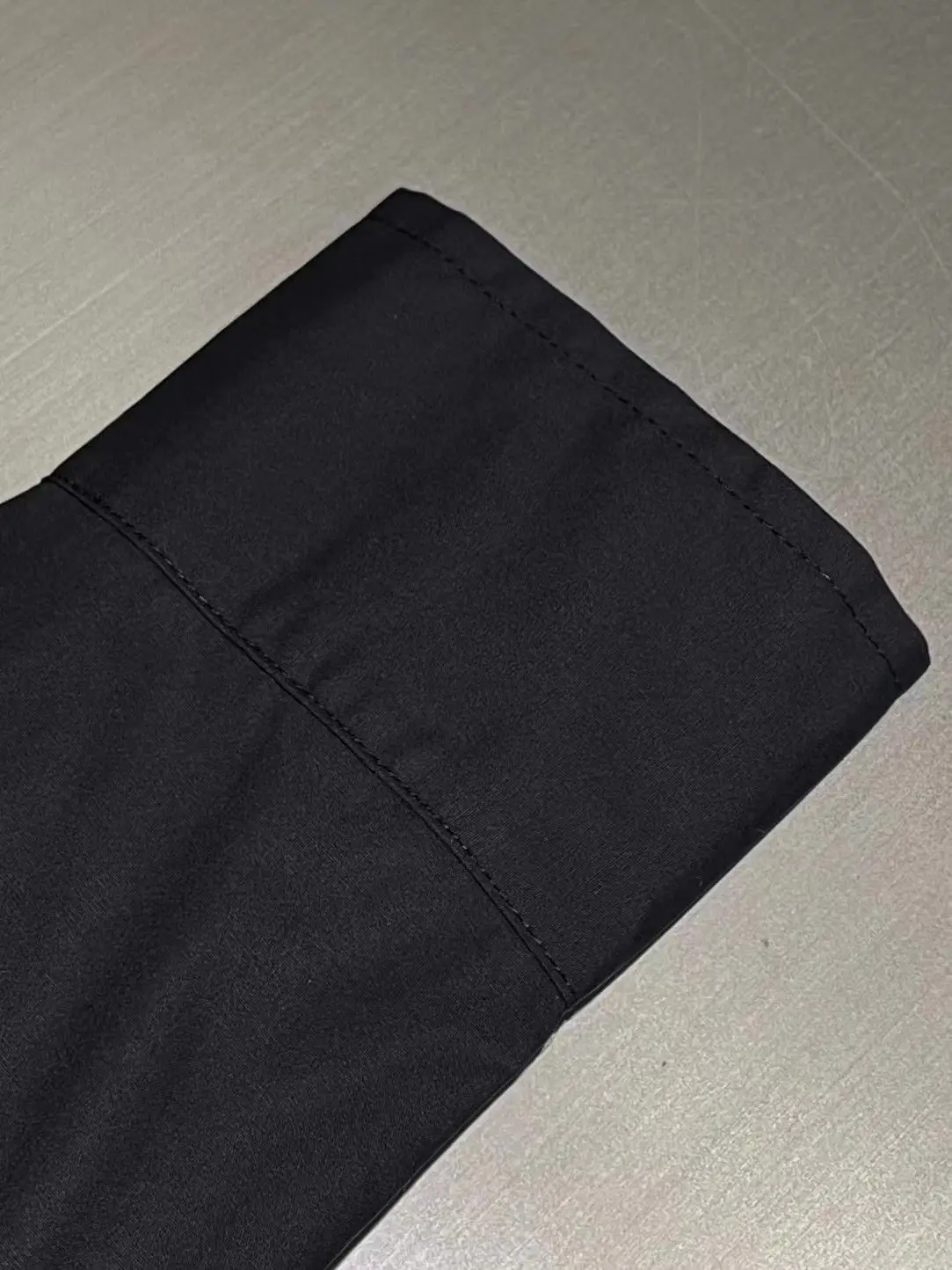 Blusa de manga comprida de cor sólida de crochê vazada para mulheres com alta qualidade e elegante adequada para agasalhos e camadas