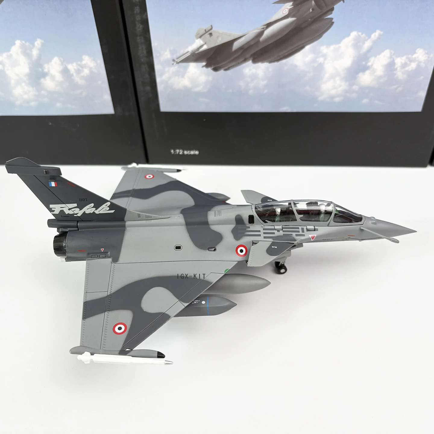 Model samolotu myśliwskiego Ra – Model Kit Airplane recenzja i cena
