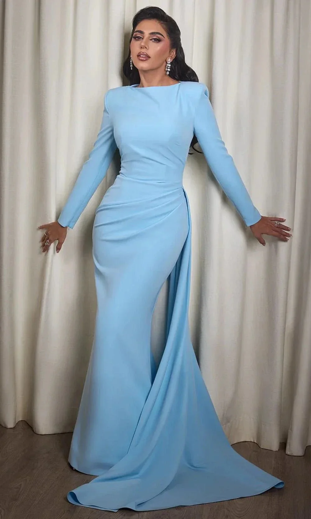 ชุดราตรีผ้าทูลล์จับจีบยาวทรงบอลล์ แขนยาว ชายกระโปรงยาวลากพื้น ดีไซน์หรูหราสำหรับงานพรอม  สามารถสั่งตัดได้  ชุดราตรียาวแบบใหม่