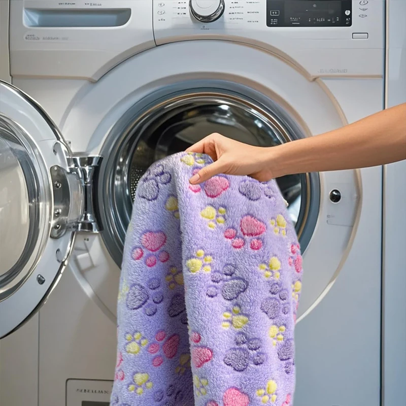 New Pet Blanket Cute Dog Paw Pattern Soft Fluffy Pet Mat High Quality Flannel Warm Comfortable Cartoon Blanket for Cat Dogs Gift