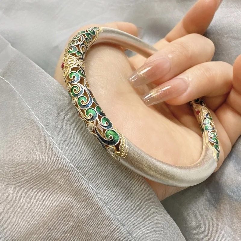 Women Enamel Vine‑Scroll Closed Bangle, Chinese‑Style Elegant Wrist Bracelet, Versatile Retro Fashion Jewelry for Daily Wear