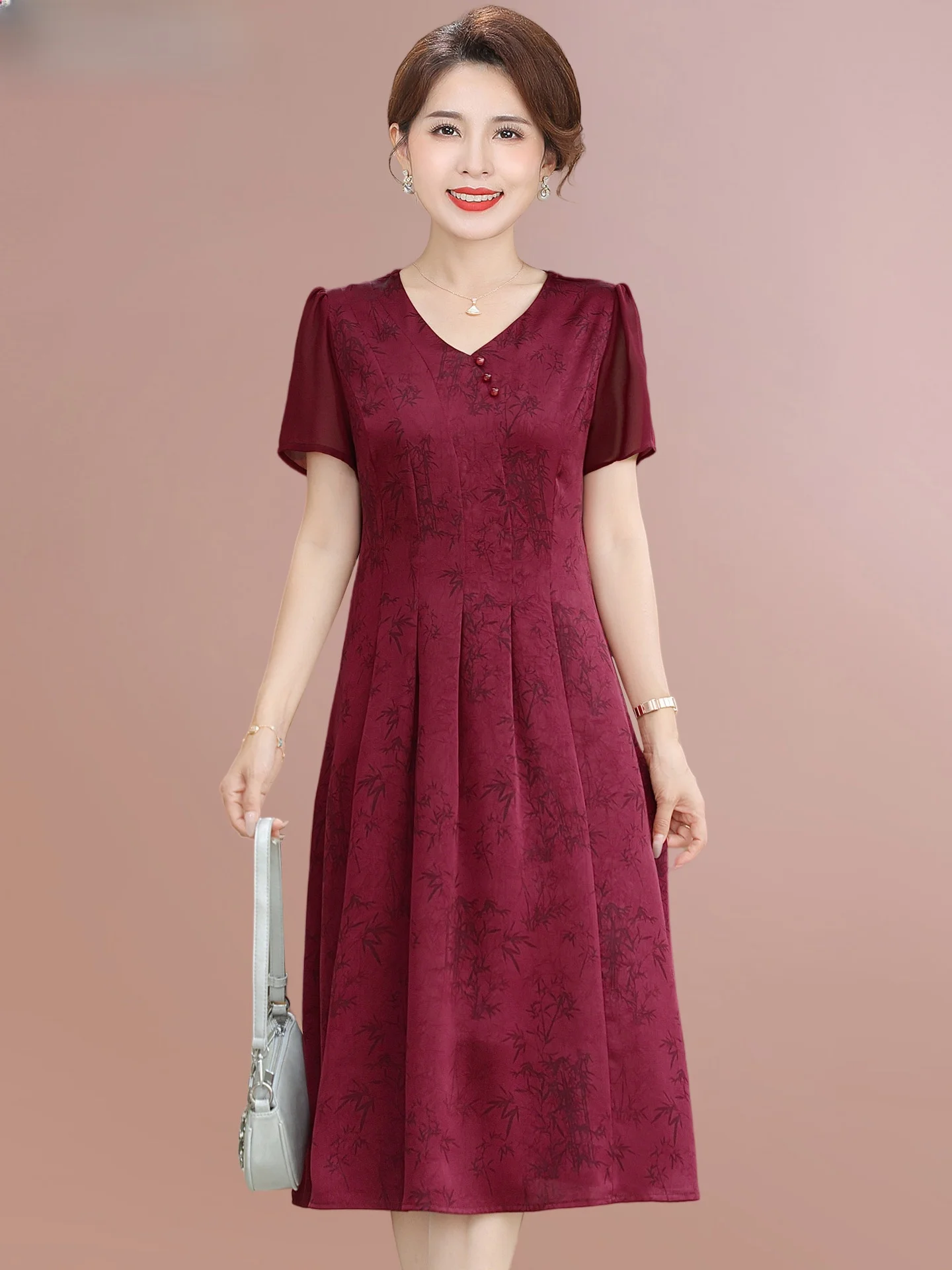 

Elegant Velvet Wedding Dress for Elderly Women Petite Straight Cut Button Detail Formal Wear Suitable for Wedding Banquets