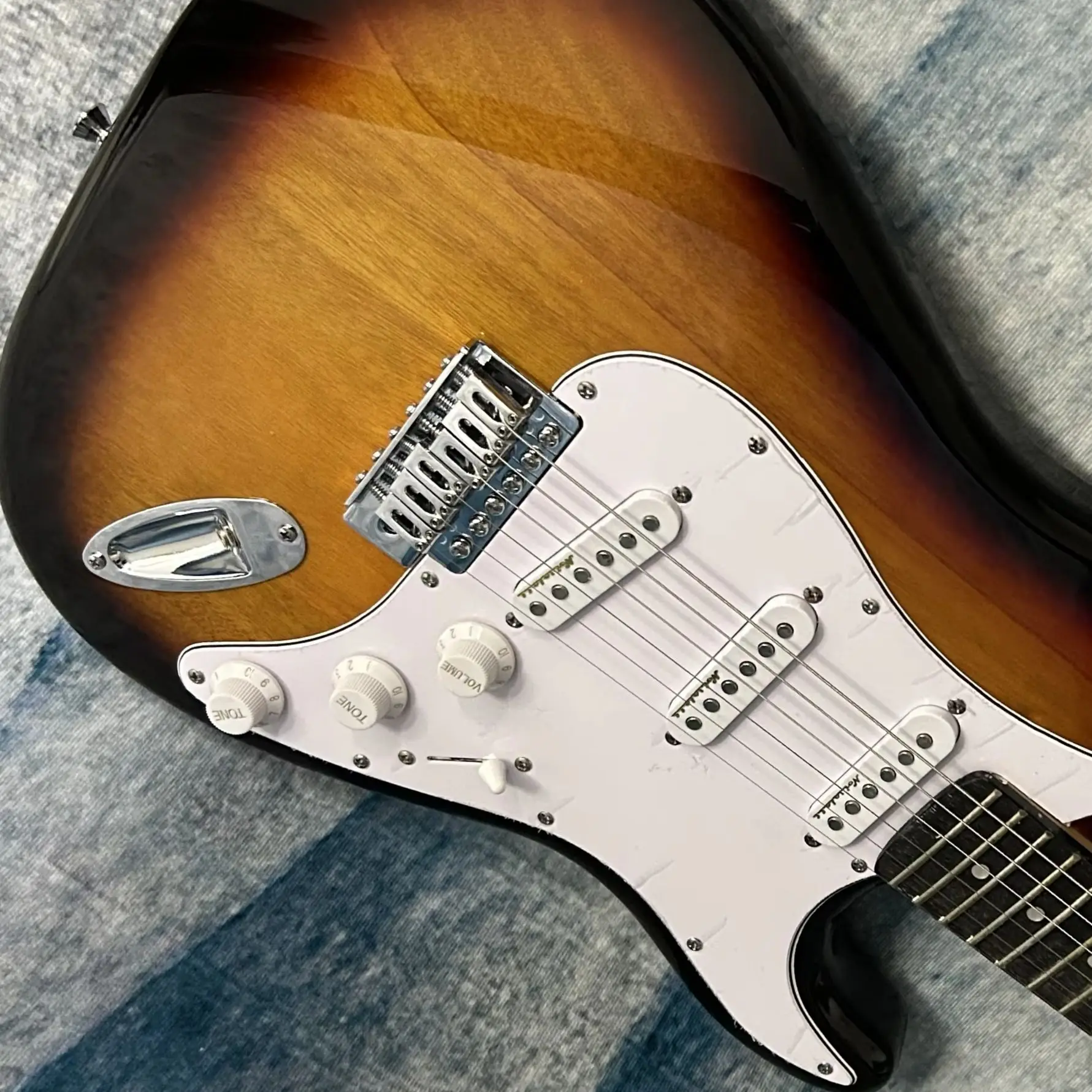 Hot Sale Vintage Sunburst Electric Guitars Rosewood Fretboard Mahogany Body