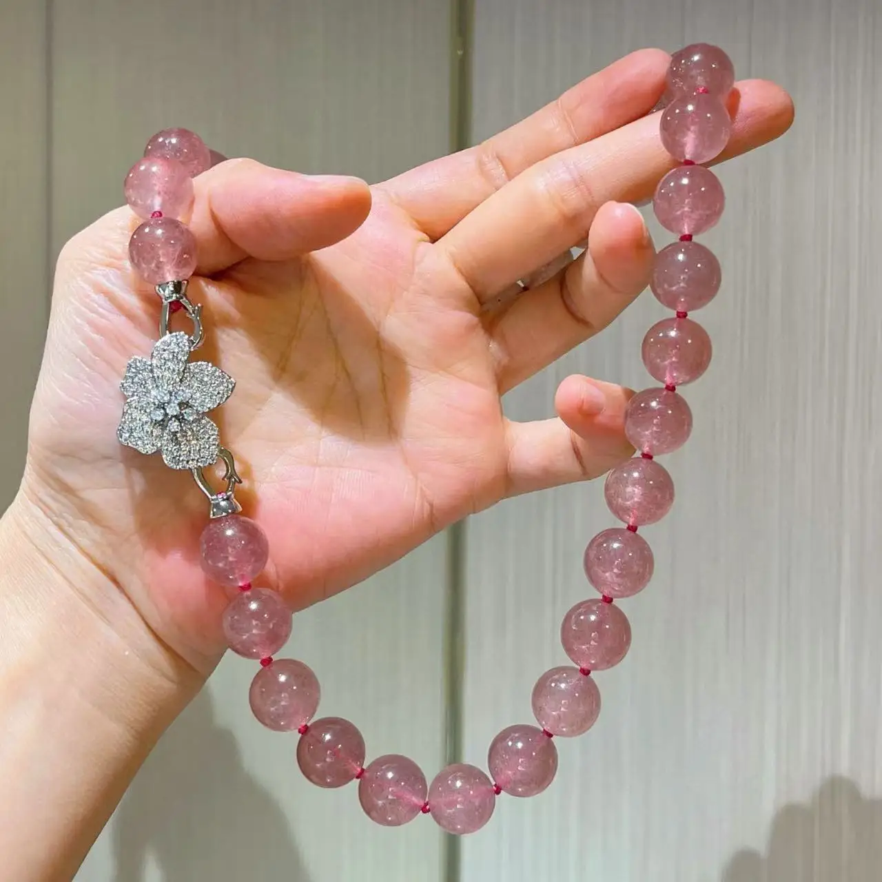 Korean Version Strawberry 12mm Crystal Necklace Female Sweet Pink strawberry Necklace Collarbone Chain Jewelry collarbone